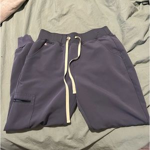 Figs bottom scrubs Size medium length petite joggers and scrub top